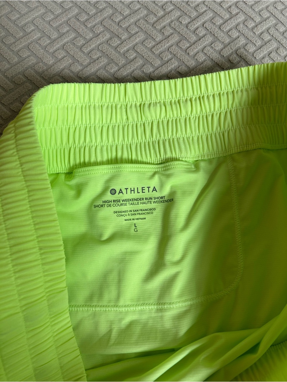 Athleta High Rise Weekender Run Short Large - Picture 2 of 2